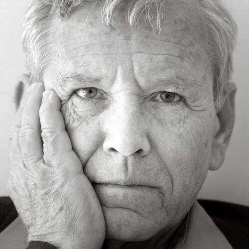 Amos Oz