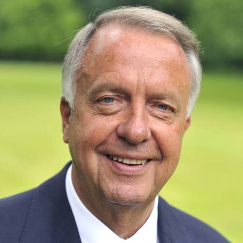 Bernd Neumann